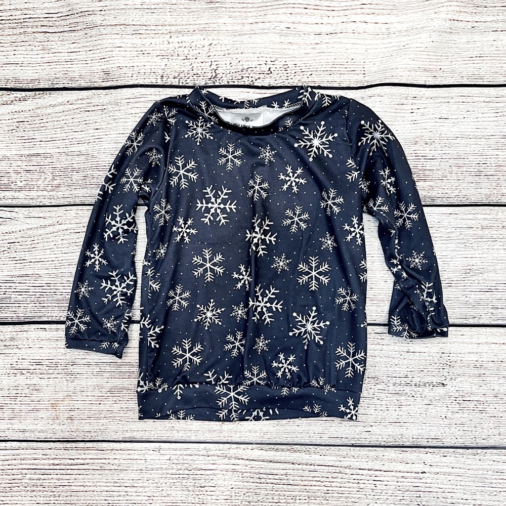 Wren’s Closet Snowflake Baggy Tee